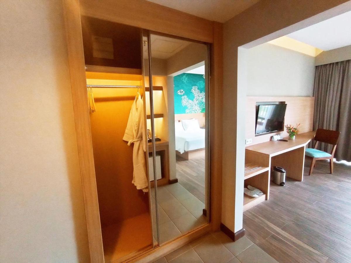 Manado Tateli Resort And Convention Extérieur photo